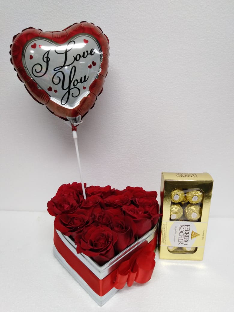 12 Rosas en Caja Corazn, Bombones Ferrero Rocher 100 Grs y Globito